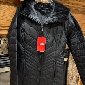 The North face women’s reversible parka NWT